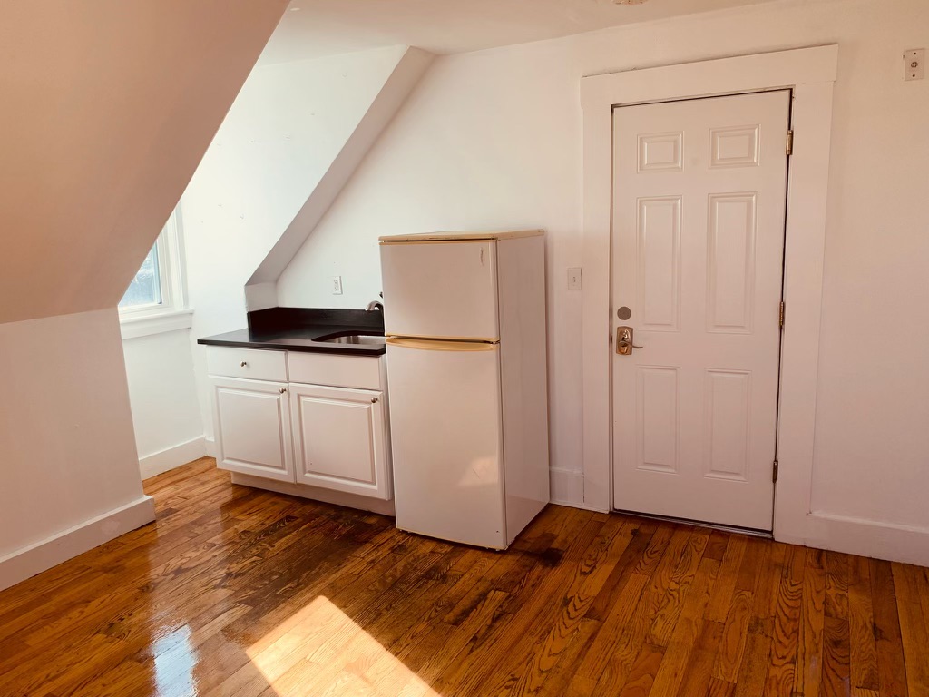 240 Crescent Street - 9 Single Room Occupancy